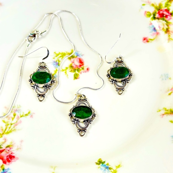 Sterling silver set of necklace and earrings and green Quartz. - Picture 1 of 3
